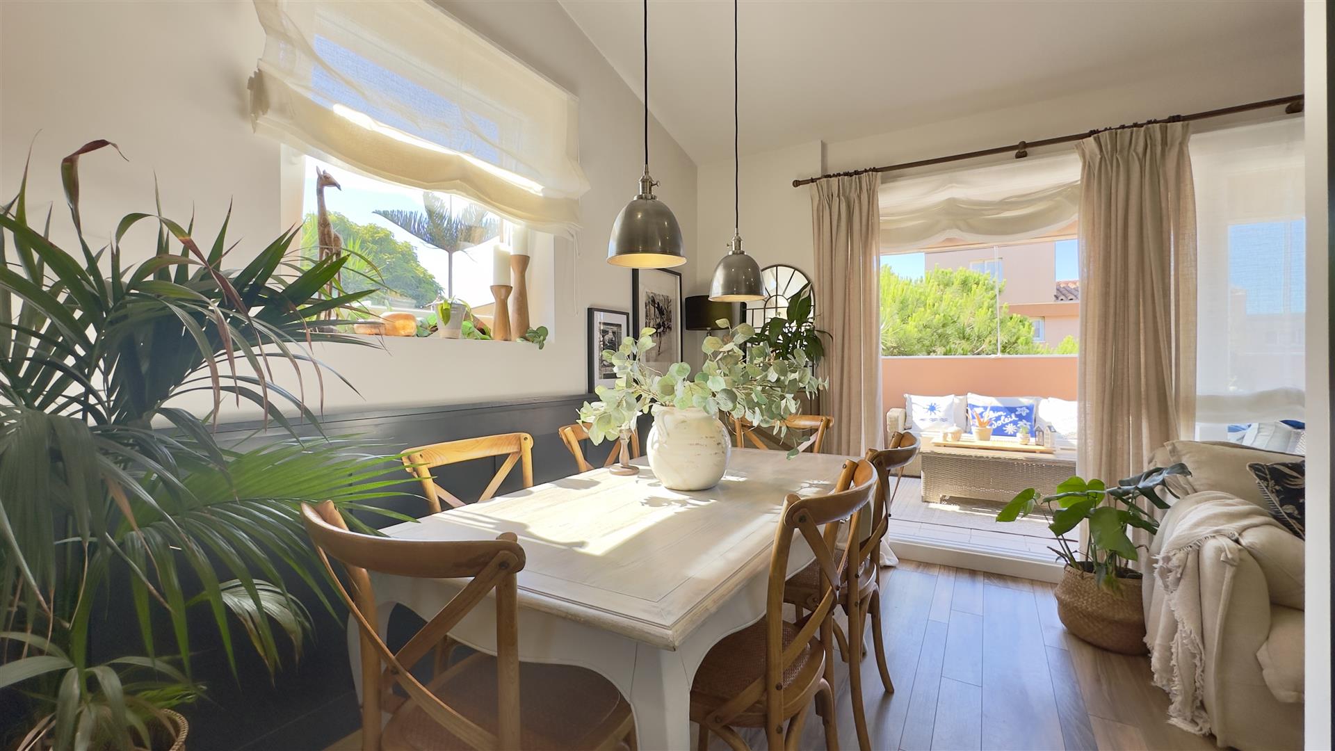 Image of Apartment - 2 Bedrooms - 1 Bathrooms for Sale in Elliot's Battery-Gibraltar, Image 2